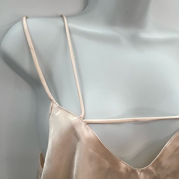 🌺 3/$15 Boohoo Pink Camis Sleeveless V-Neck Strappy Basic Tops Size M - Picture 3 of 5